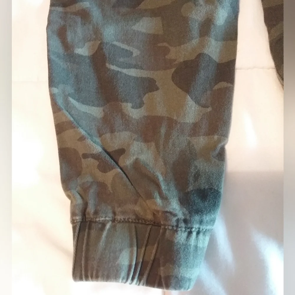 Levi's - Picture 2 of 7